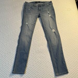 Hollister Distressed Low Rise Super-Skinny Medium Wash Jeans Size 9R W29 L30 EUC